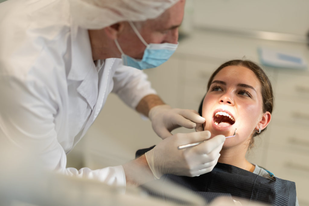 Soins dentaires sans fraise ni piqûre